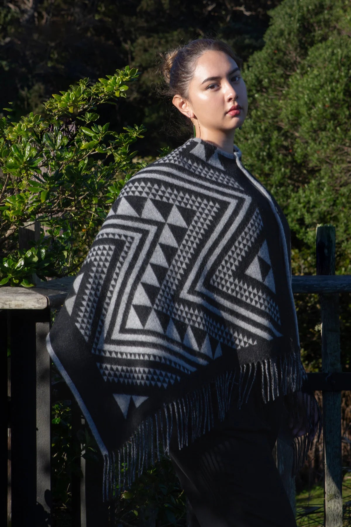 Niho Cape - 100% Lambs Wool - Black